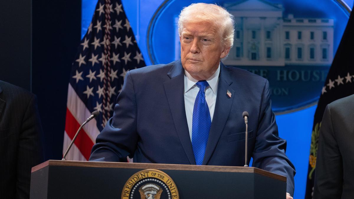 عدالتی فیصلے کے بعد ٹرمپ کا بڑا فیصلہ، عالمی ٹیرف 10 سے بڑھا کر 15 فیصد