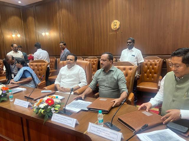 دسویں شیڈول کے تحت اسپیکرز کے اختیارات کا جائزہ، اوم برلا کی اعلیٰ سطحی کمیٹی میں یو۔ٹی۔ قادر شامل