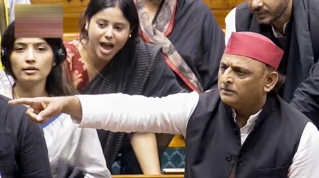 پیپر لیک پر نڈا کی پریس کانفرنس، اکھلیش یادو نے حکومت کی سنجیدگی پر اٹھائے سوال