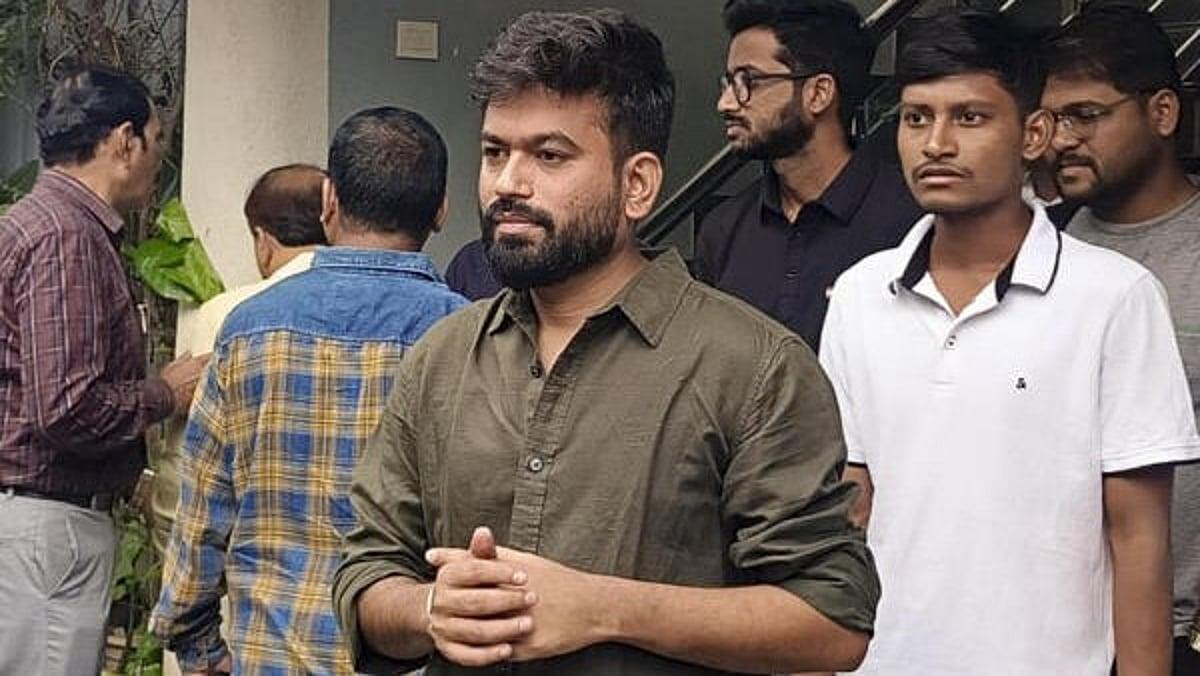 مہاراشٹر میں ابھیجیت دیپکے کی اہم میٹنگ شروع؛ کاکروچ جنتا پارٹی نے فی الحال سیاسی جماعت نہ بنانے کا اعلان، ملک گیر عوامی دباؤ کی تحریک چلانے کا فیصلہ