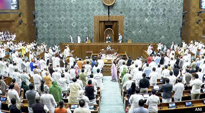 پیپر لیک بل لوک سبھا میں زیر بحث، اپوزیشن کی 93 ترامیم اور سخت سزاؤں کا مطالبہ