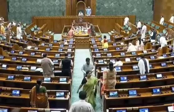 شور و ہنگامے کے دوران وندے ماترم بل دونوں ایوانوں سے پاس