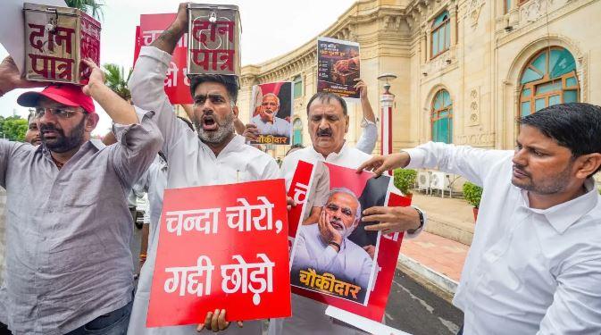 یوپی اسمبلی کے مانسون اجلاس کا ہنگامہ خیز آغاز، سماجوادی پارٹی کے ارکان کا احتجاج