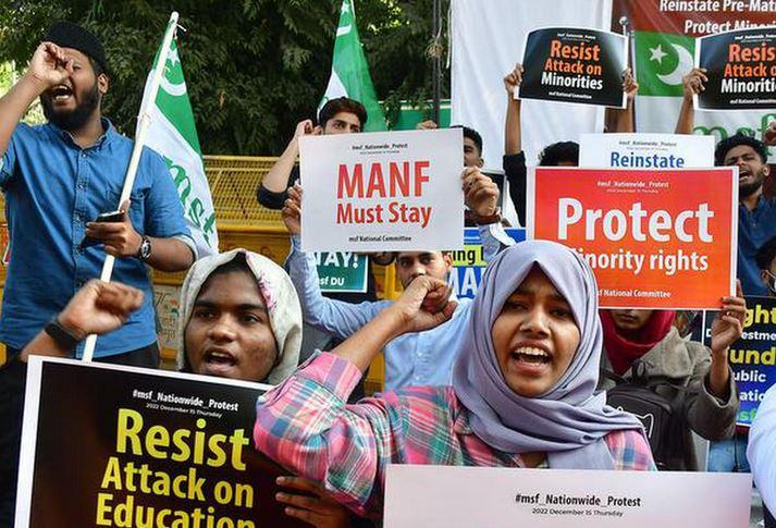 2022 کے بعد اقلیتی طلبہ کے لیے نئی مرکزی اسکالرشپس کا اجرا بند، پارلیمنٹ میں حکومت کا بیان