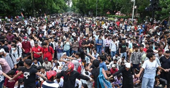 پیپر لیک پر حکومت کی سخت کارروائی، این ٹی اے کے 47 افسران کی برطرفی کا فیصلہ