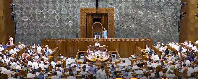 11 ہزار کروڑ کے ایم پی فنڈ کا صرف 30 فیصد استعمال، 54 اراکین پارلیمنٹ کی کارکردگی پر سوال