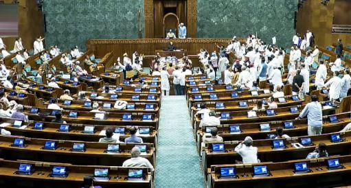 شور شرابے کے دوران اینٹی پیپر لیک بل ایوان میں پیش، لوک سبھا کی کارروائی ملتوی