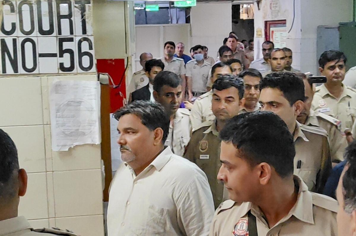 دہلی فسادات: انکت شرما قتل کیس میں طاہر حسین سمیت پانچ مجرموں کو عمر قید