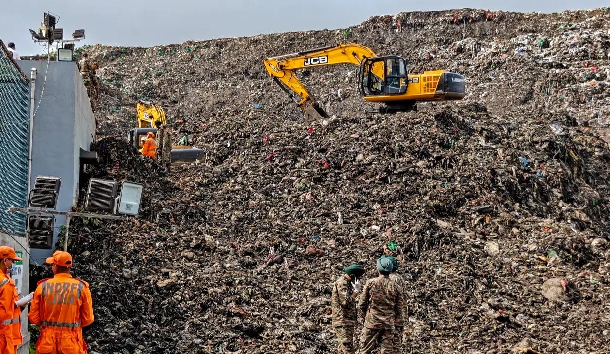 پونے کے موشی کچرا ڈمپ حادثے میں 8 افراد جاں بحق، ایک اب بھی لاپتہ