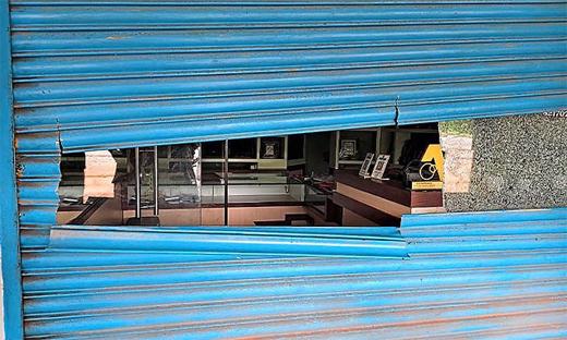 کنداپور : مرونتے میں زیورات کی دکان میں ڈکیتی - شٹر کاٹ کر چرائے گئی چاندی اور نقدی