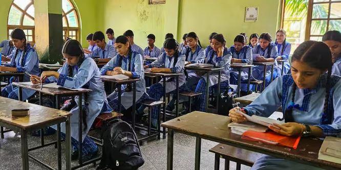 86 لاکھ طلبا نے سرکاری اسکولوں کا رخ موڑ لیا، نجی تعلیمی اداروں میں داخلوں میں اضافہ