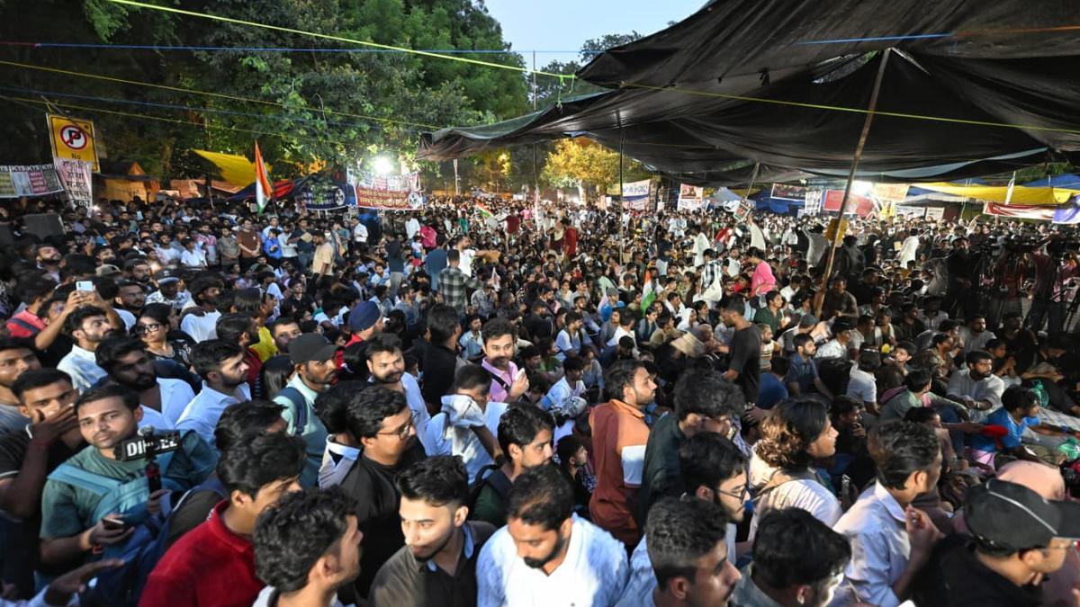 سونم وانگچک کی غیر موجودگی کے باوجود ’چلو پارلیمنٹ‘ مارچ میں عوام کا زبردست ہجوم