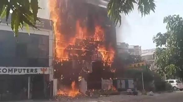 لکھنؤ: اینیمیشن سینٹر میں خوفناک آتشزدگی، 14 طلبہ جاں بحق، متعدد زخمی