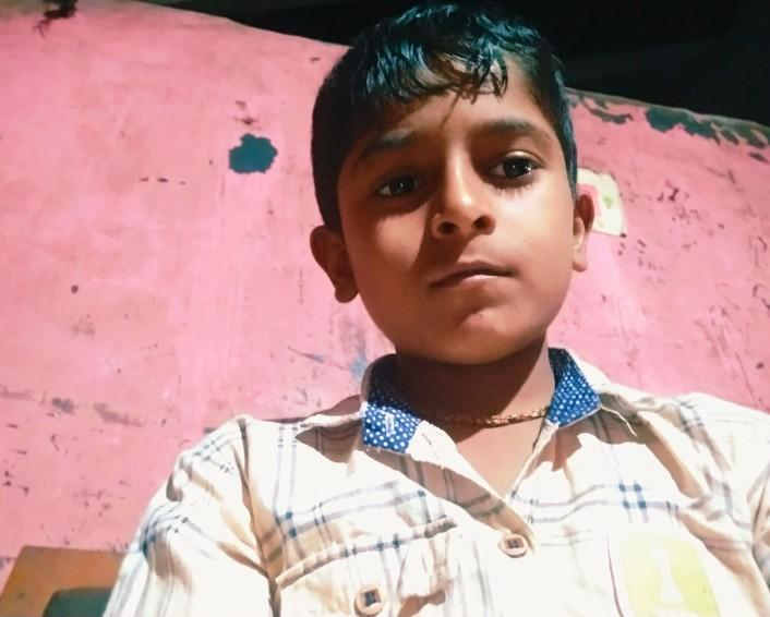 سرسی میں مبینہ سانپ کے ڈسنے سے لڑکے کی موت، بہن اسپتال میں زیرِ علاج
