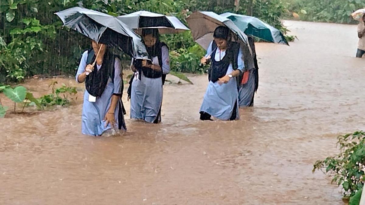ساحلی کرناٹکا کے لئے محکمہ موسمیات نے جاری کیا ریڈ الرٹ - دکشن کنڑا میں کل اسکول کالجس رہیں گے بند