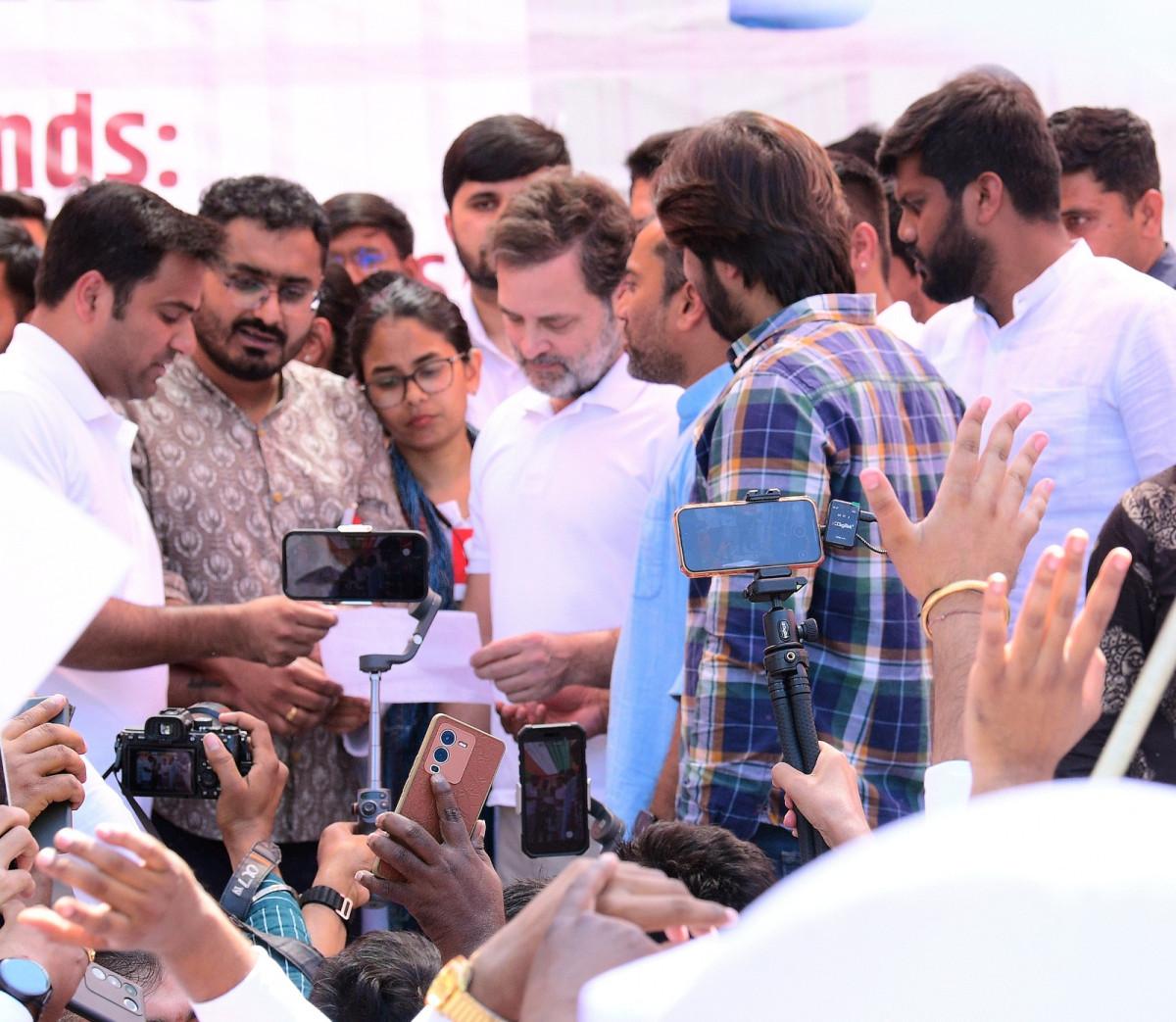 نیٹ تنازعہ پر راہل گاندھی کا کوٹہ دورہ، طلبہ کے احتجاج کو قومی تحریک میں ڈھالنے کی تیاری