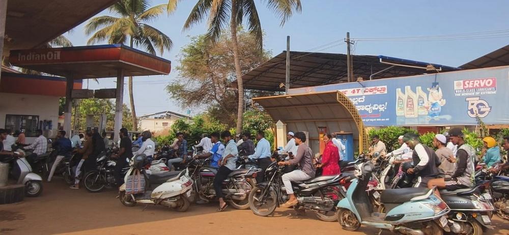 پیٹرول اور ڈیزل کی کوئی قلت نہیں ہوگی، حکومت کا دعویٰ: 8 ہفتوں کے لیے ذخیرہ موجود