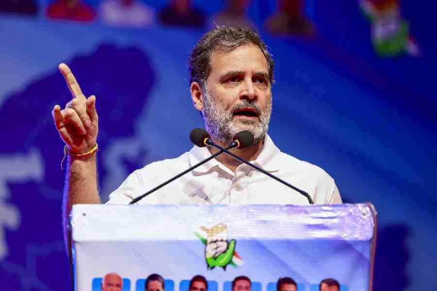 لکھنؤ میں راہل گاندھی کا مودی حکومت پر حملہ، کہا: ’100 باتوں کی ایک بات، نریندر سرینڈر ہو گیا‘
