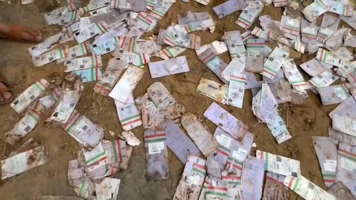 بنٹوال : نیترواتی ندی میں بہتا ہوا پایا گیا آدھار کارڈز کا ڈھیر
