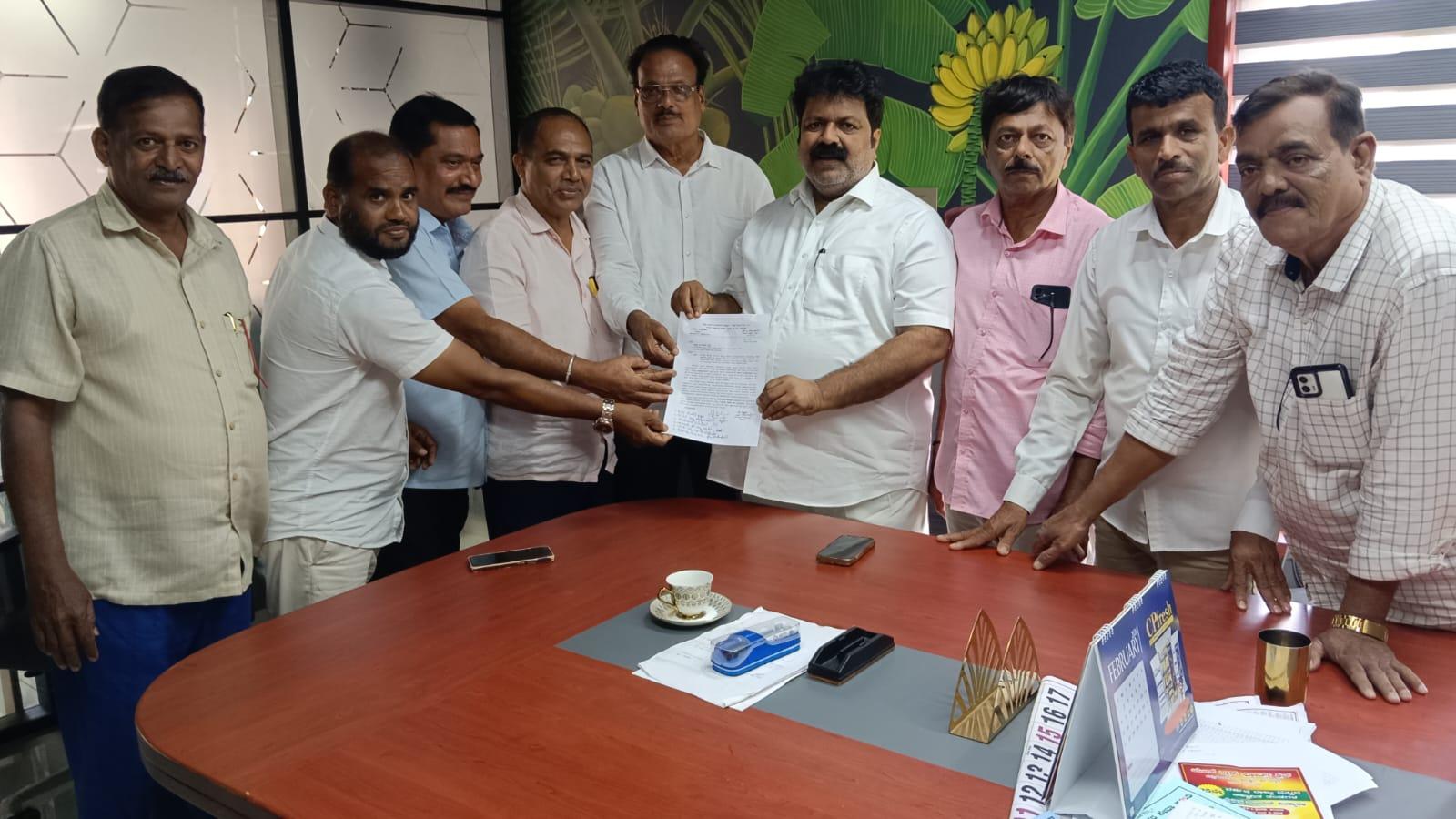 آتی کرم داروں کی مسترد کردہ درخواستوں کا جائزہ لینے ضلع انچارج وزیرسے میٹنگ طلب کرنے کی اپیل