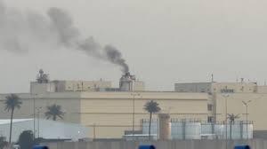 بغداد میں امریکی سفارتخانے پر میزائل حملہ، ہیلی پیڈ کے قریب دھماکے کے بعد دھوئیں کے بادل