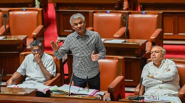 شمشان اراضی کی قلت ختم کرنے کا منصوبہ: حکومت نجی زمین تین گنا قیمت پر خریدے گی، کرشنا بائرے گوڑا کا اعلان