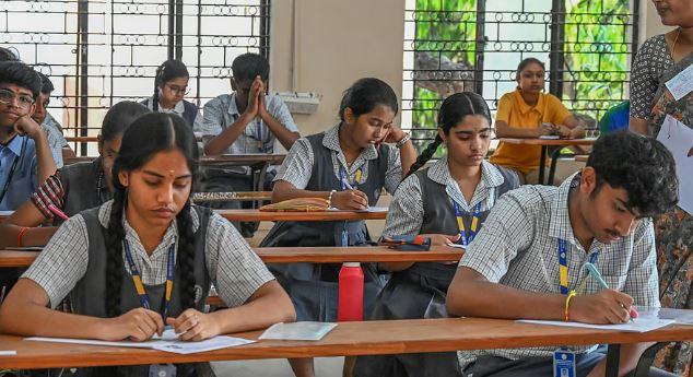 کرناٹک میں ایس ایس ایل سی امتحانات  شروع، 9 لاکھ سے زائد طلبا شریک