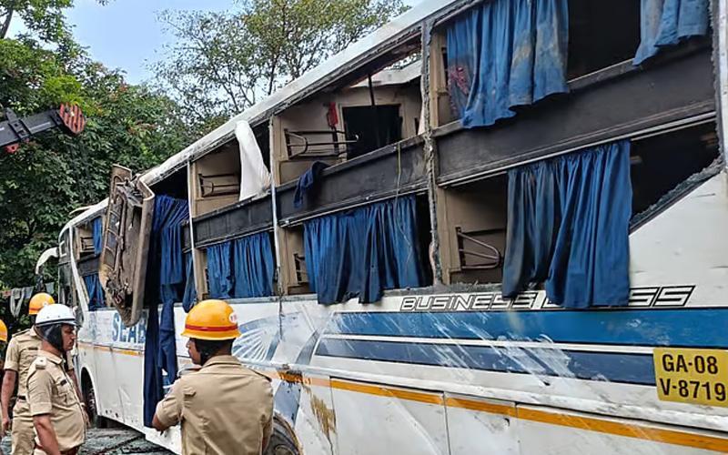 انکولہ میں گوا جانے والی بس الٹ گئی؛ ایک ہلاک، 20 مسافر زخمی