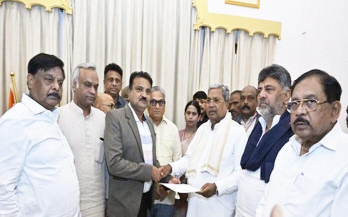 Karnataka politics takes dramatic turn; Siddaramaiah resigns amid leadership buzz
