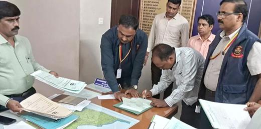 اڈپی اربن ڈیولپمنٹ اتھاریٹی کے دفتر پر لوک آیوکتہ چھاپہ -  التوا میں رکھی گئی سیکڑوں فائلیں ضبط کی گئیں