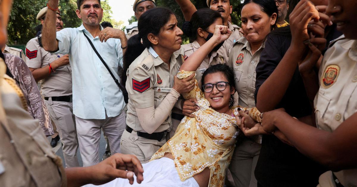 جنتر منتر احتجاج: نہا بورا حراست میں، صحافیوں کے ساتھ پولیس کے سلوک پر سخت اعتراضات