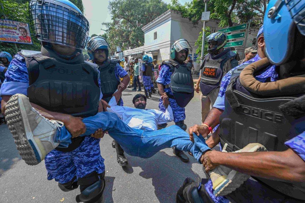 ووٹ چوری کے خلاف آواز اٹھانے والوں کو گھروں میں نظر بند کرنے کا الزام