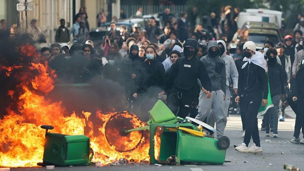 فرانس میں تعلیمی نظام کی بدحالی کے خلاف طلبہ کا احتجاج، 500 سے زائد اسکول متاثر