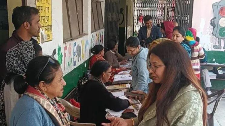 اتر پردیش میں ایس آئی آر کے دوران شامل 16.18 لاکھ ووٹروں کی تفصیلات عام نہ کرنے پر الیکشن کمیشن پر سوالات