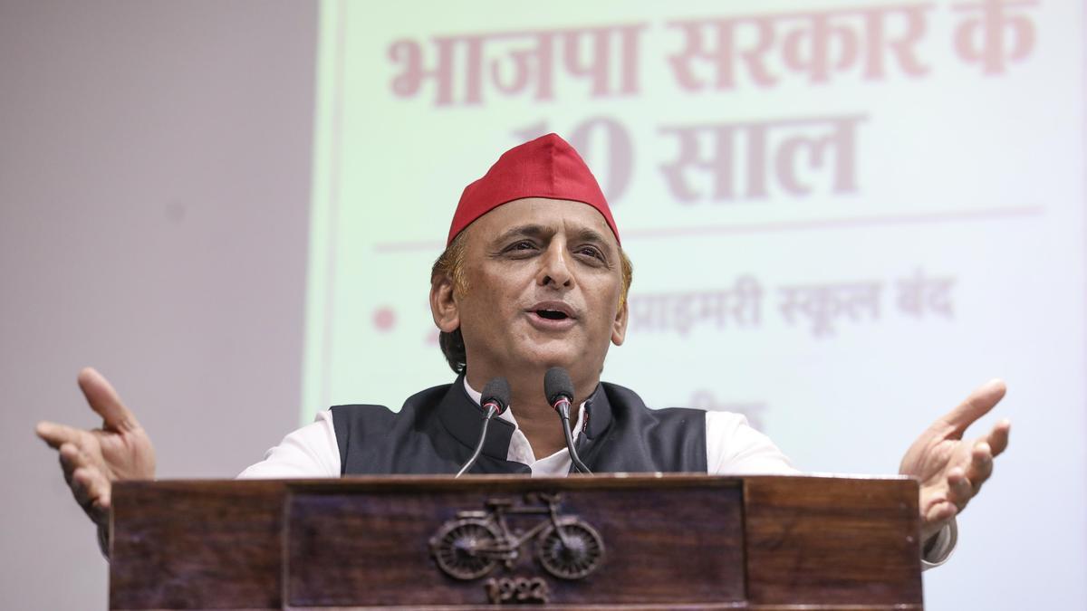 اکھلیش یادو کا یوگی آدتیہ ناتھ پر طنز، گورکھپور بچانے کی کوشش میں بی جے پی وارانسی کی دونوں نشستیں ہار گئی