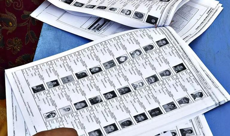 اعظم گڑھ ووٹر لسٹ میں 13 ناموں کے اندراج پر 9 افسران و ملازمین کے خلاف کارروائی، کانگریس نے گیانیش کمار کو بنایا نشانہ