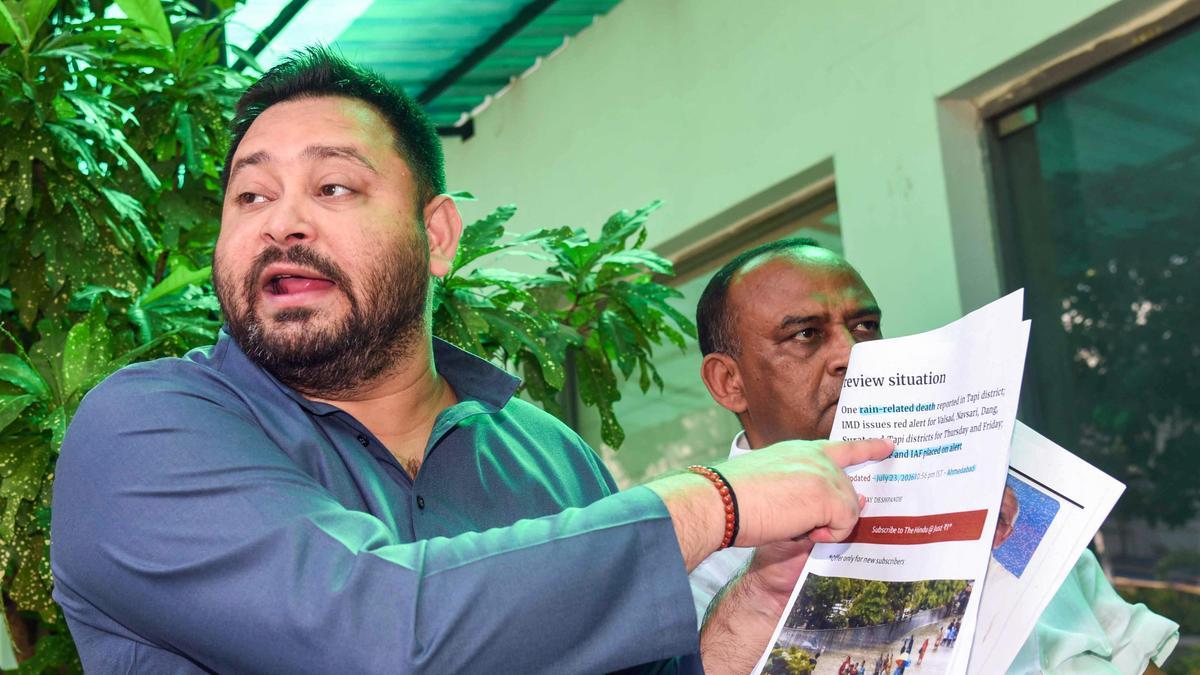 بہار کی تباہی پر مرکز خاموش، گجرات میں معمولی بارش پر ہزاروں کروڑ کا پیکیج: تیجسوی یادو