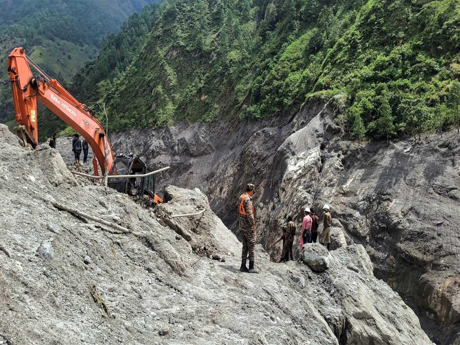 نیپال میں سیلاب کے بعد ہندوستان کی امدادی کارروائیاں جاری، سرنگ ریسکیو میں تکنیکی مدد