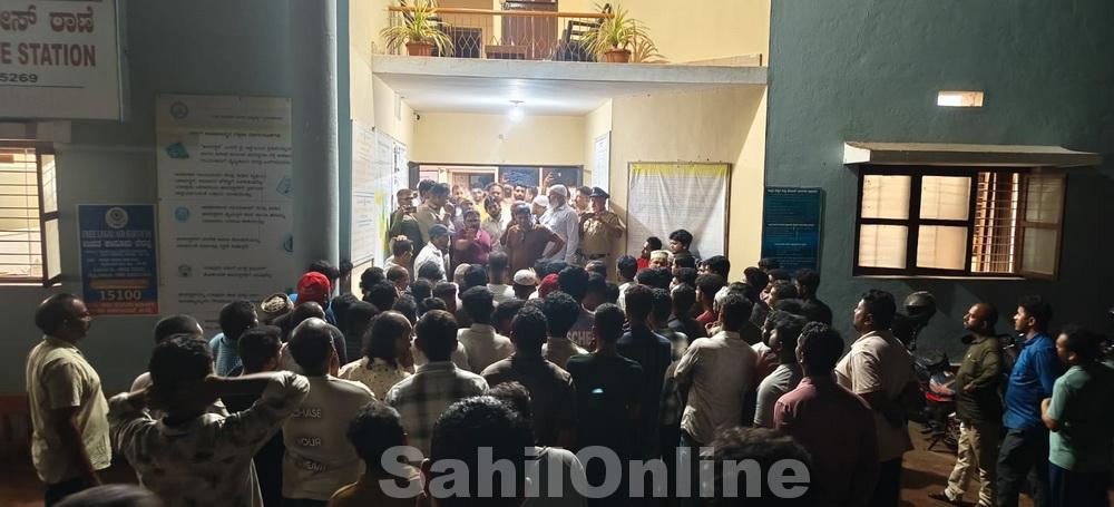 Stone-pelting reported at mosque during Ganesh procession in Bhatkal; police deploy additional force