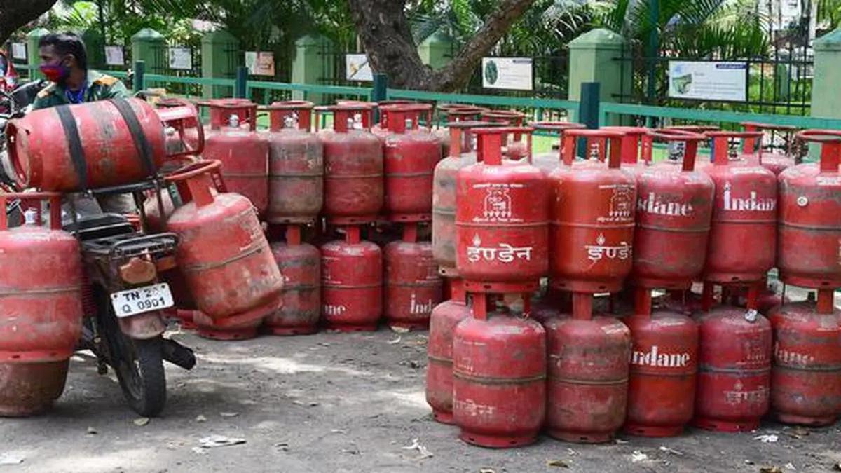 گیس صارفین کے لیے بڑی راحت، 25 دن بعد دوبارہ سلنڈر بک کرنے کی اجازت