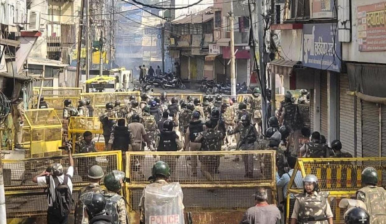 اجین شاہی مسجد انہدام تنازع: احتجاج کے بعد 7 ایف آئی آر درج، 14 افراد گرفتار