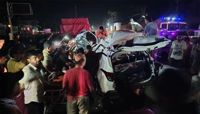 کیرالہ میں پارک لاری سے کار کی زوردار ٹکر؛ آٹھ نوجوان جاں بحق