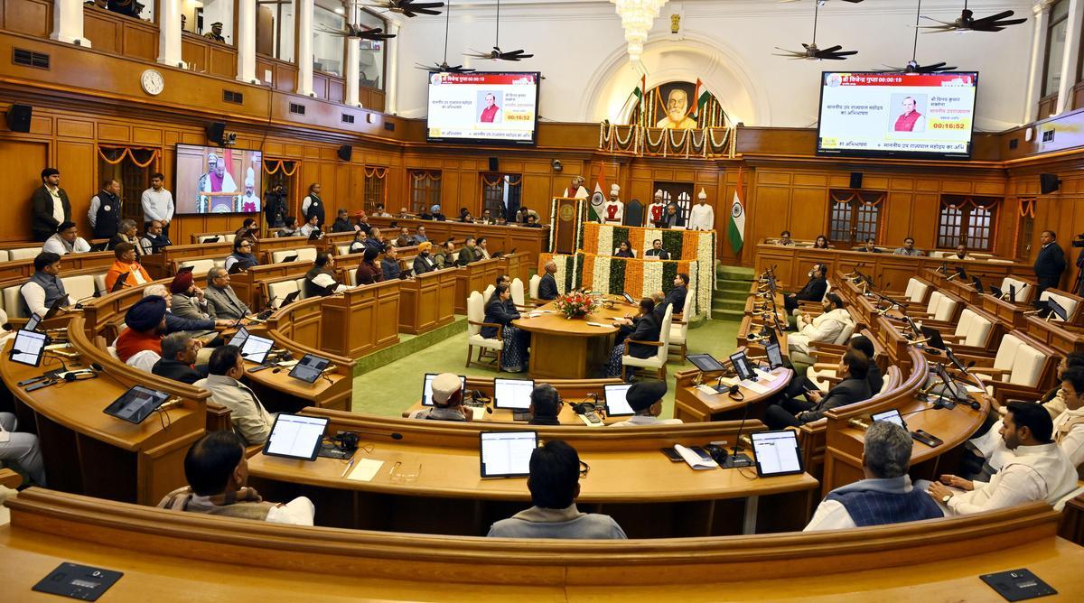 دہلی اسمبلی کے سرمائی اجلاس کا ہنگامہ خیز آغاز، اے اے پی اراکین اسپیکر کے حکم پر معطل
