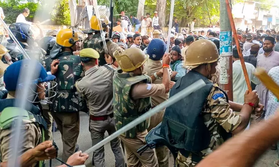 بریلی میں کشیدگی، ’’آئی لو محمدؐ‘‘ ریلیاں روکنے پر ہنگامہ، پولیس لاٹھی چارج