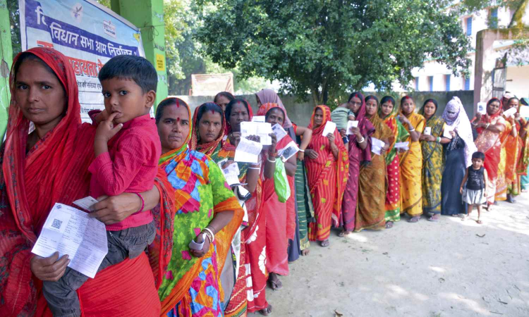 بہار نتائج کے بعد یوپی میں ’انڈیا اتحاد‘ کی قیادت پر بحث تیز، اکھلیش یادو کے حق میں آوازیں بلند—سماجوادی پارٹی اور کانگریس  اتحاد مضبوط ہونے کا دعویٰ