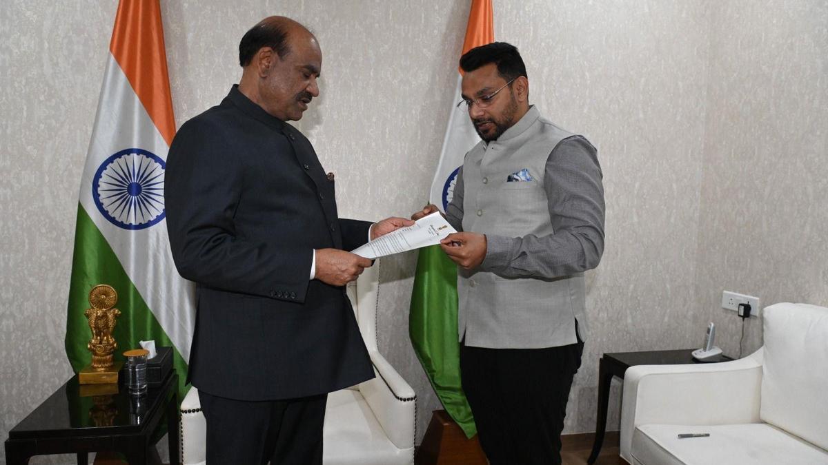 بیلگاوی ڈپٹی کمشنر کے خلاف مہاراشٹرا ایم پی مراعات شکنی کی شکایت - کرناٹکا کے اراکین پارلیمان نے کی ڈی سی کی حمایت