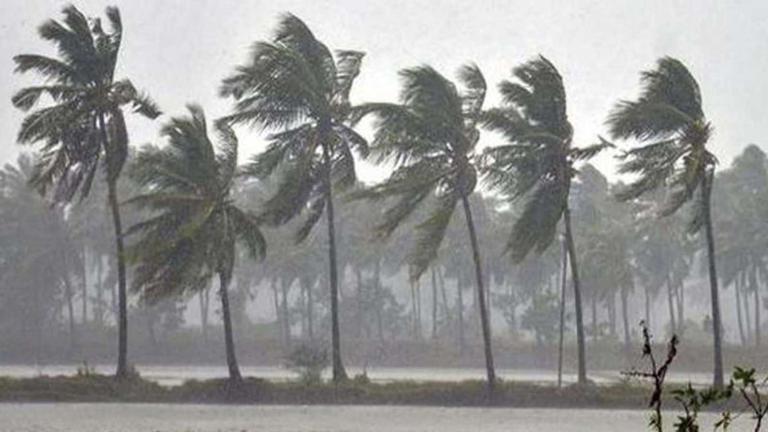 ساحلی کرناٹک میں تیز ہواؤں اور بارش سے تباہی، دو افراد ہلاک، اورینج الرٹ جاری