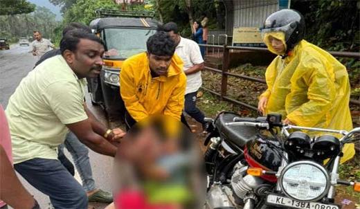 سولیا: سڑک عبور کرتے وقت موٹرسائیکل کی زد میں آکر خاتون ہلاک