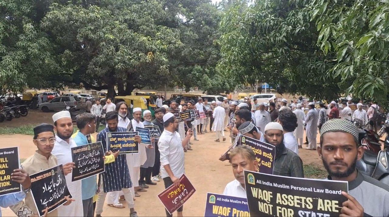 وقف ترمیمی قانون کے خلاف ریاست گیر پُرامن احتجاج: مساجد کے سامنے انسانی زنجیر، اقلیتوں کے حقوق کے تحفظ کا پُراثر پیغام