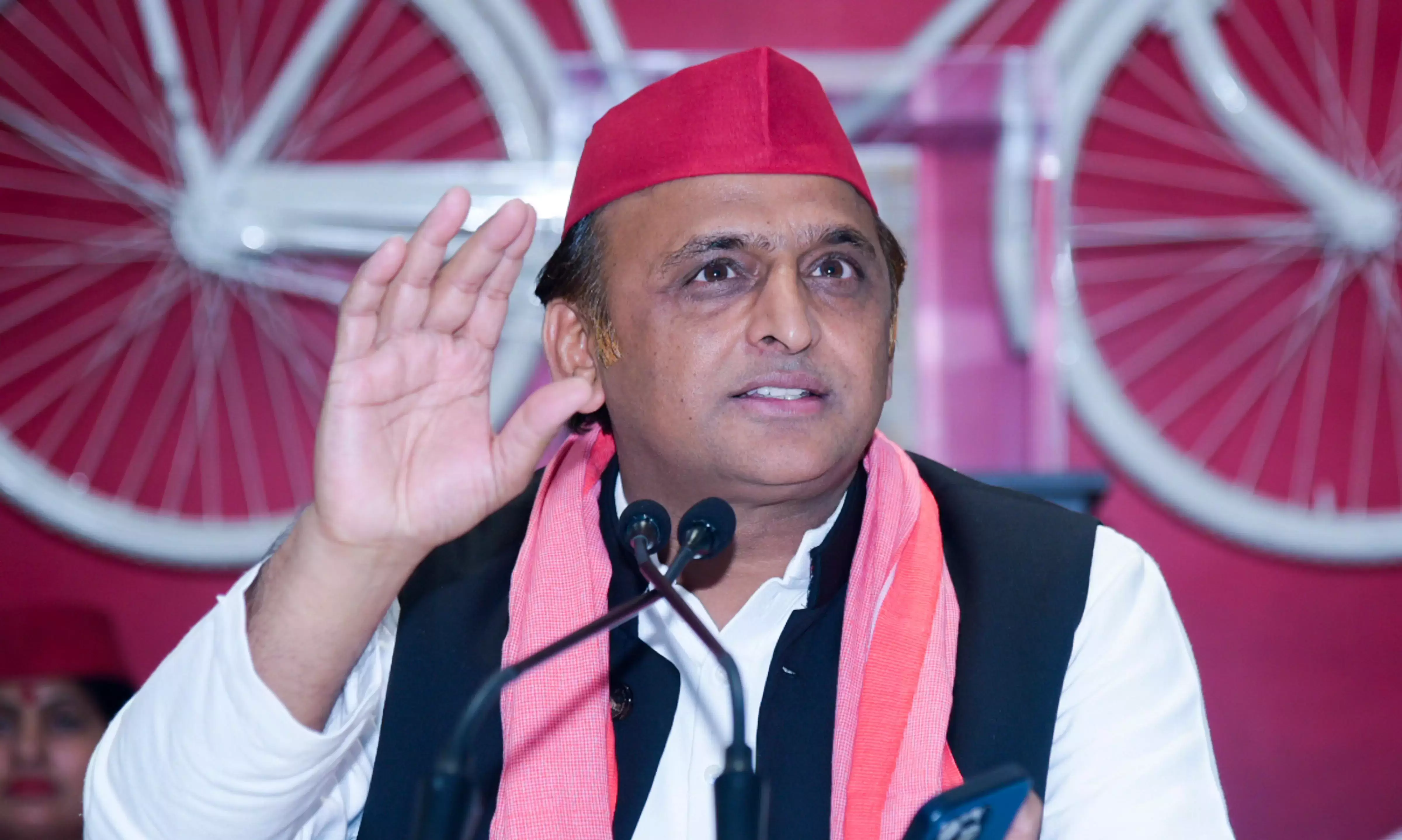 مہاکمبھ میں وی آئی پی طبقہ کو ترجیح دینے پر اکھلیش یادو کا سخت ردعمل